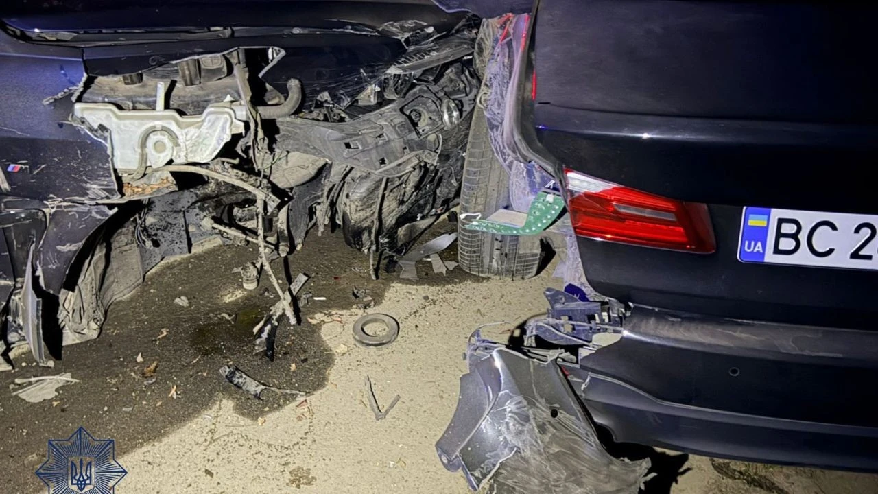 П’яна водійка у Львові протаранила чуже BMW і втекла з місця аварії