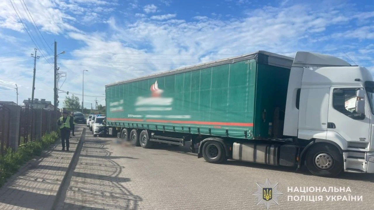 Трагедія у Пасіках-Зубрицьких: під колесами вантажівки загинула літня жінка