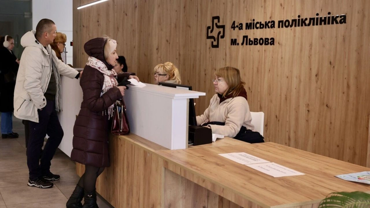 Львівським реєстраторам і працівникам кол-центрів суттєво підвищили виплати