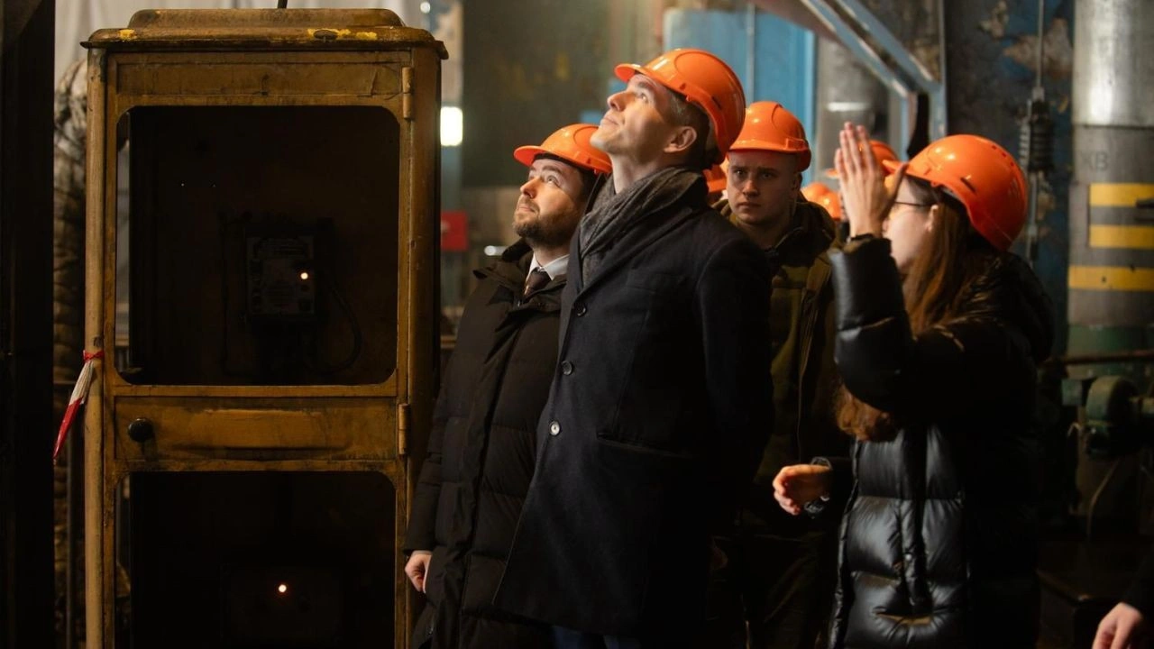Через негоду та обстріли в чотирьох регіонах зникло світло, але обмежень немає