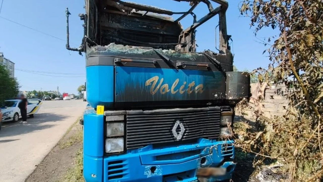 У Стрию затримали хулігана за зухвалий підпал вантажівки