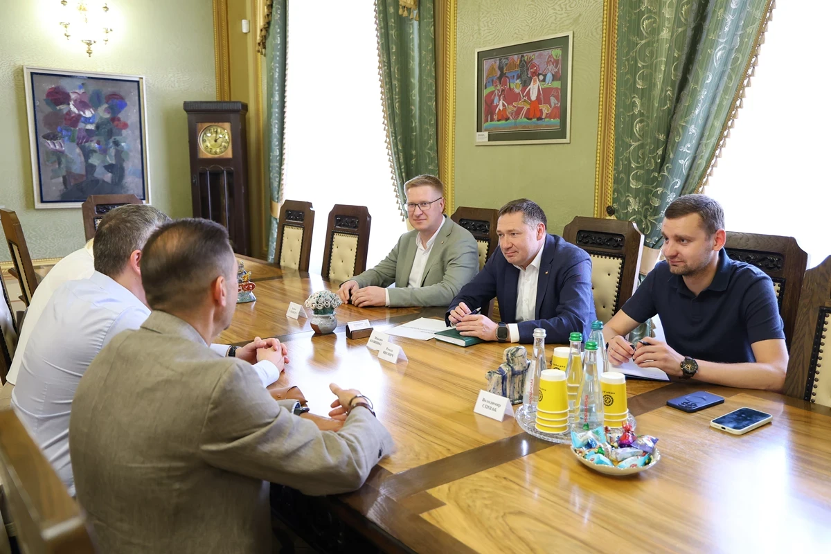 Кадри, енергетика та чужі цукерки: про що говорили керівник ЛОВА та новий очільник Nestlé
