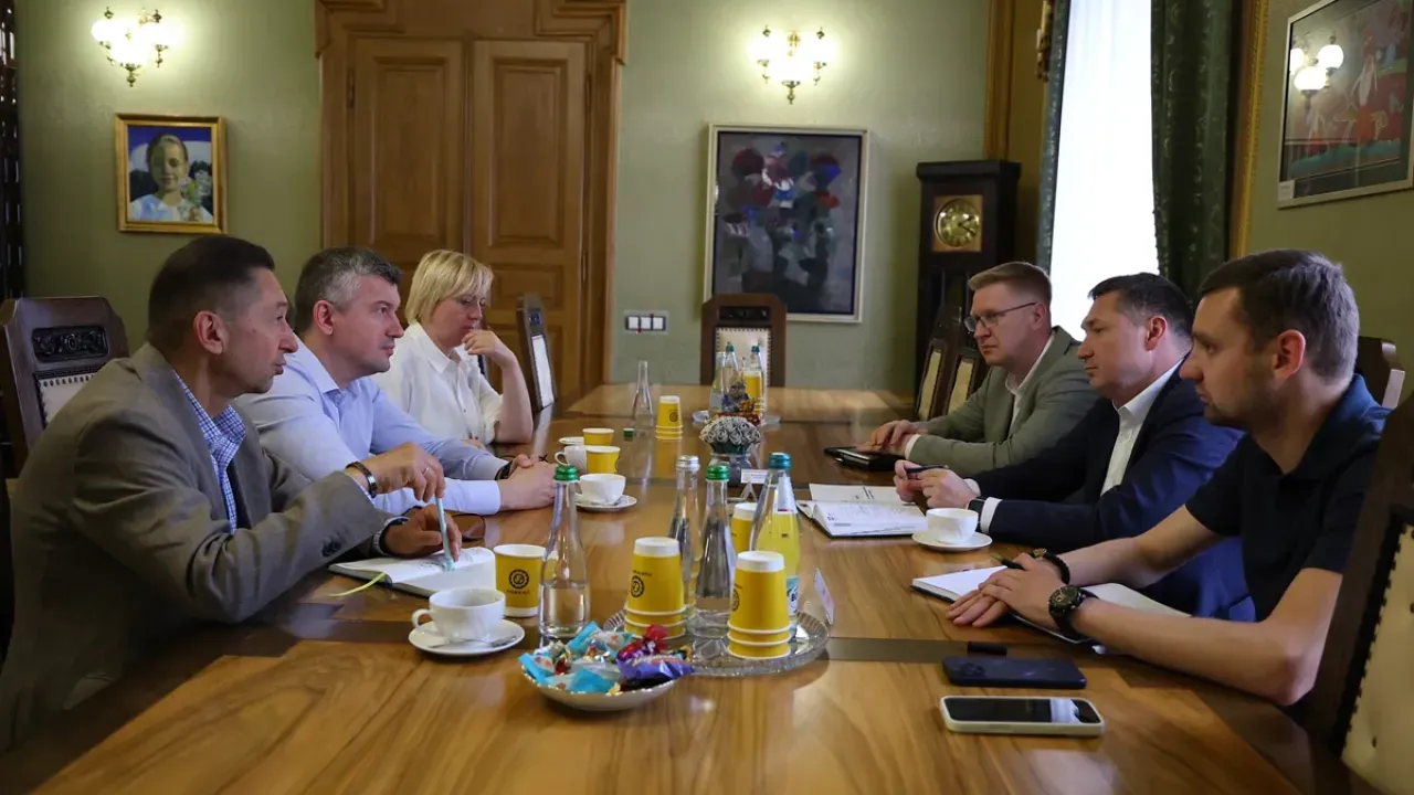 Кадри, енергетика та чужі цукерки: про що говорили керівник ЛОВА та новий очільник Nestlé