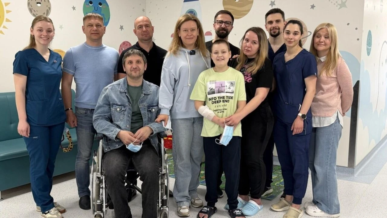 Одне серце на двох: родина загиблої в ДТП дівчинки зустрілася з врятованим хлопчиком