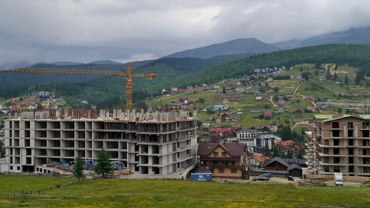 Тіньовий бетон проти туристичного голоду: чому готельний ринок України опинився на межі краху